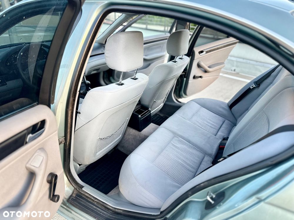 BMW Seria 3 320d Edition Sport - 10