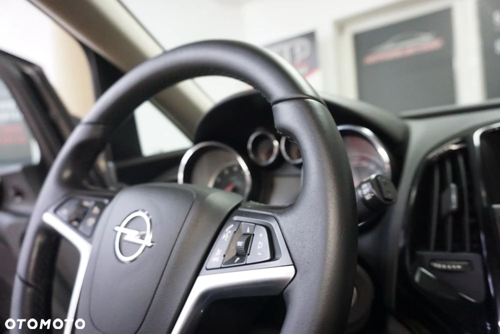 Opel Astra 1.4 Turbo Cosmo - 25