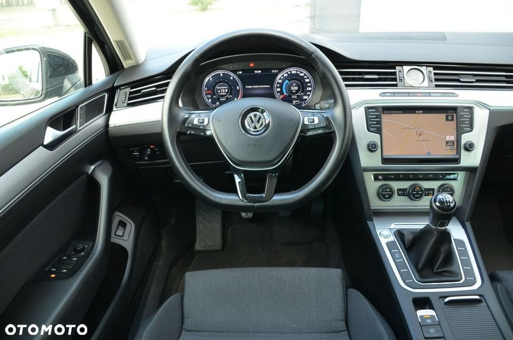 Volkswagen Passat - 30