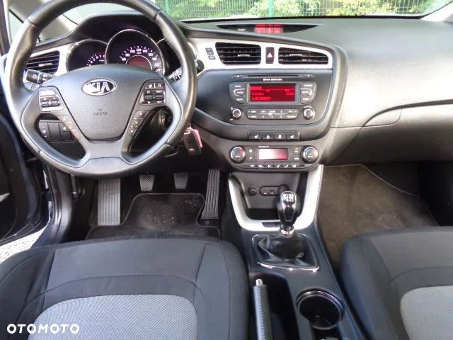 Kia Ceed 1.4 CVVT Dream Team Edition - 15
