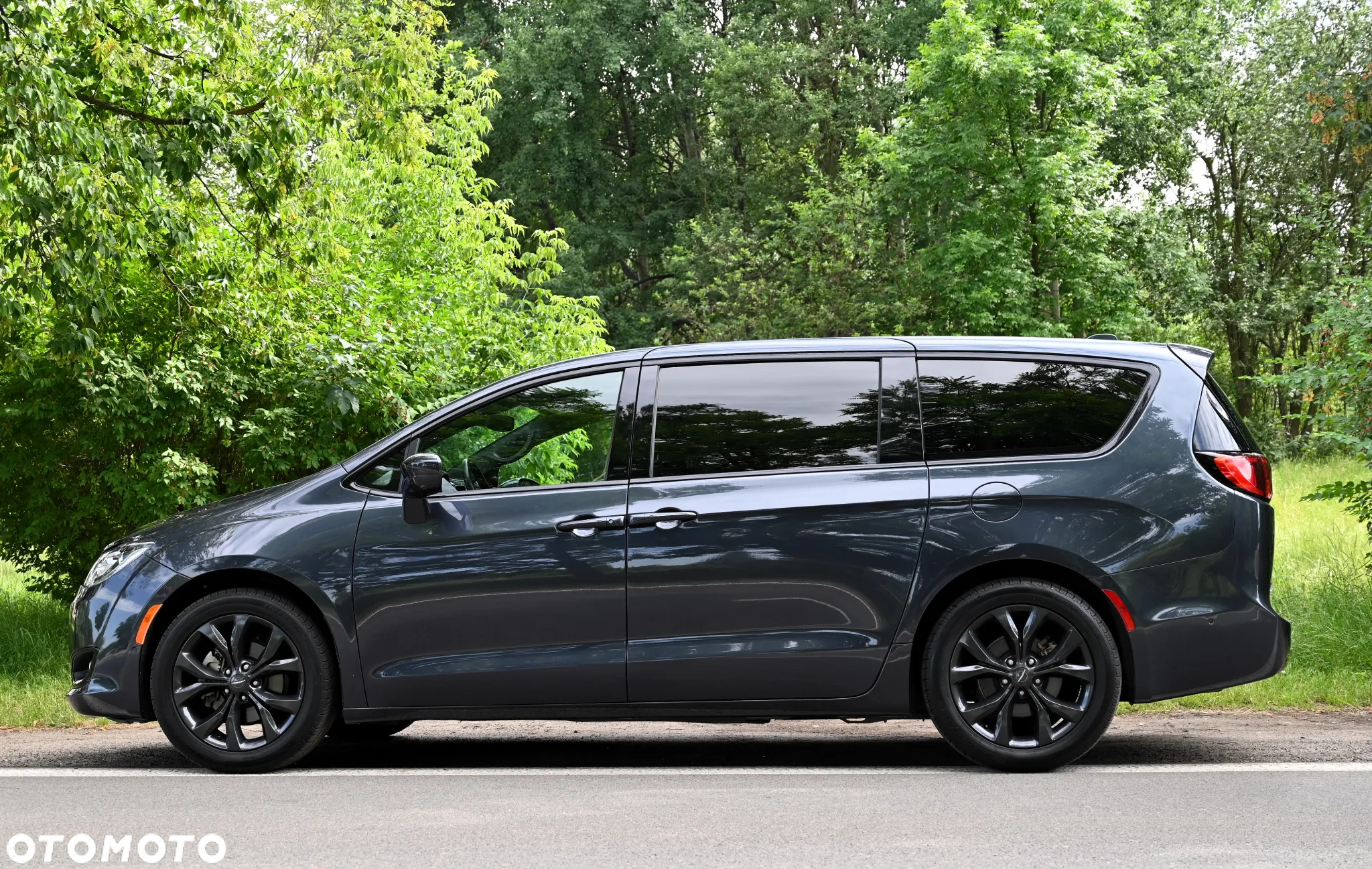 Chrysler Pacifica - 2