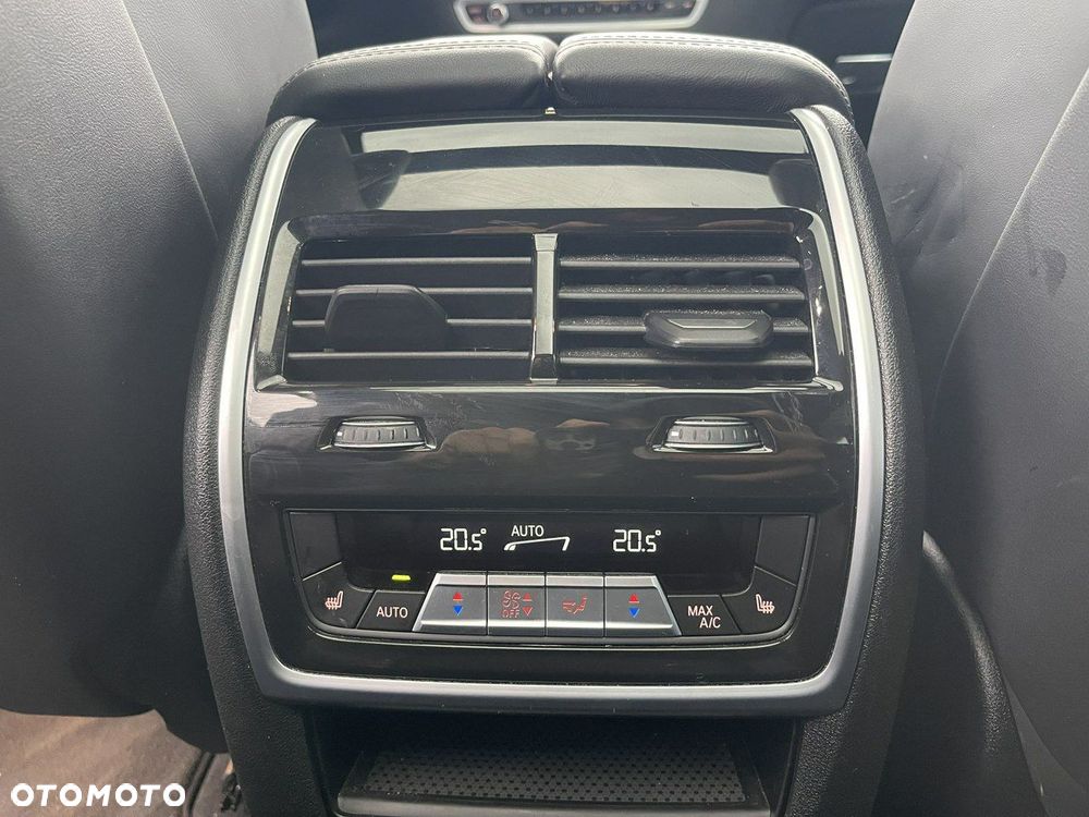 BMW X7 M50i sport - 15