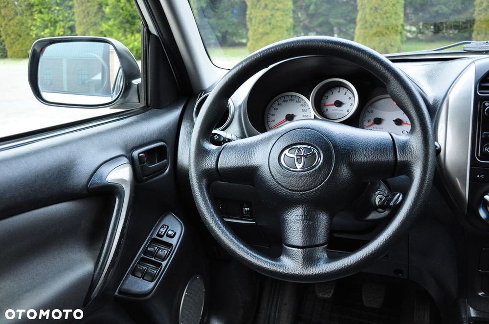 Toyota RAV4 1.8 VVT-i 4x2 - 32