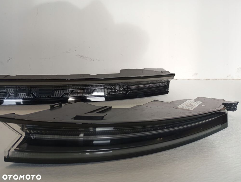 Lampa TYLNA PORSCHE TAYCAN PRAWA LEWA 9JA-945096-A 9JA945095-A 9JA-945082-F - 2