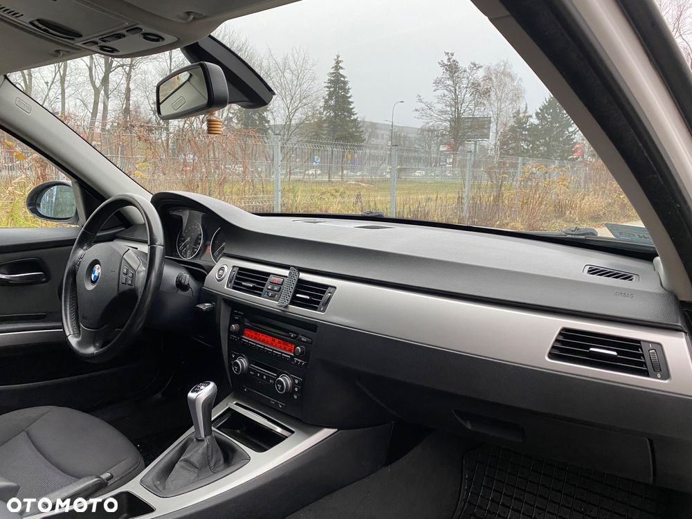 BMW Seria 3 318d - 27