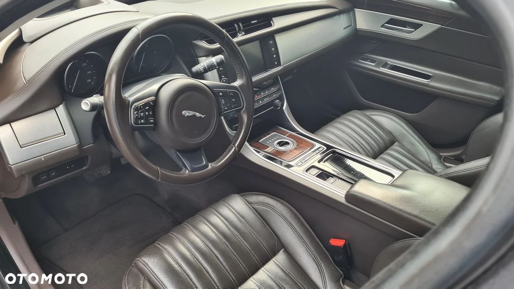 Jaguar XF 20d Portfolio - 5