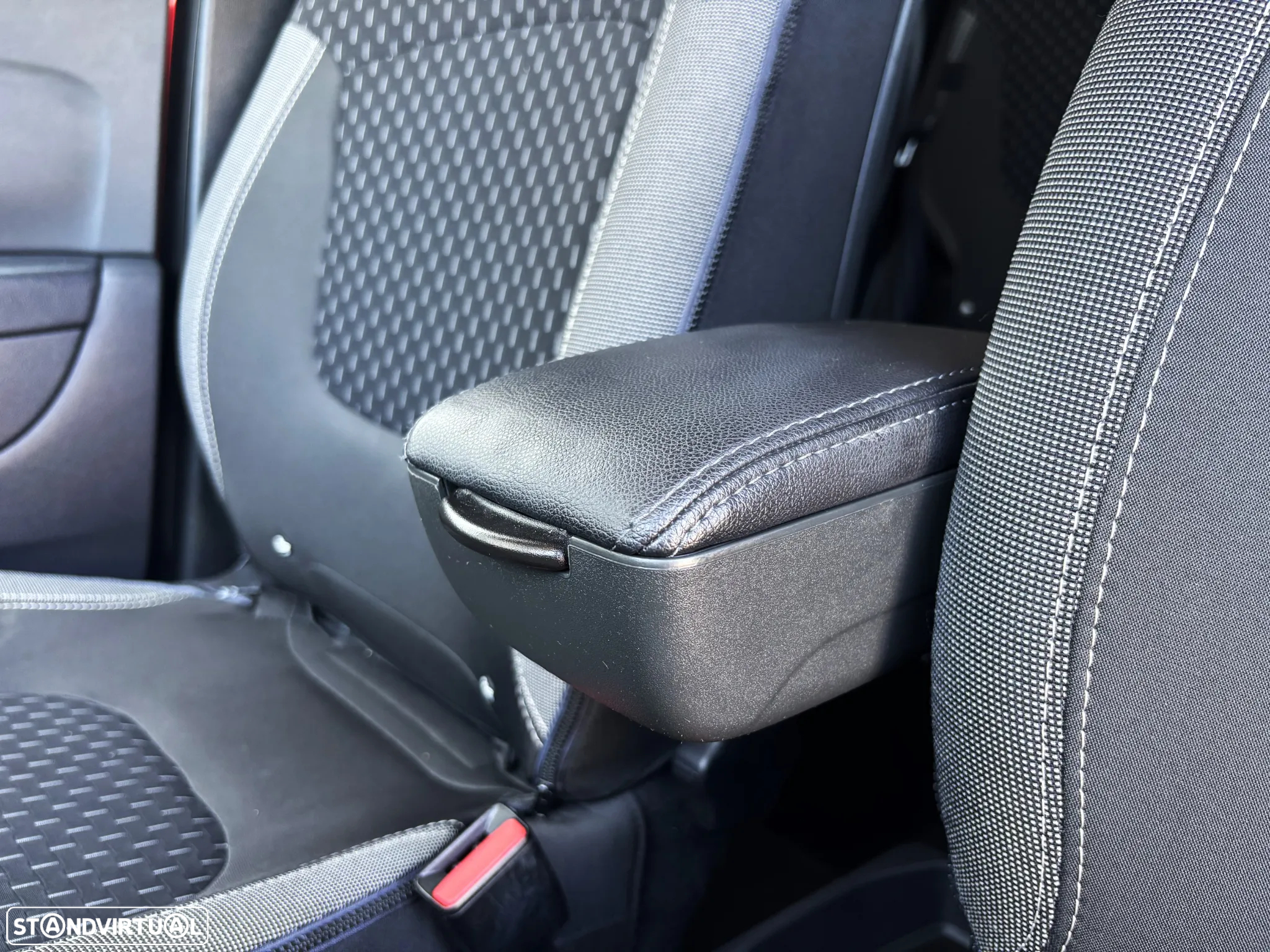 Renault Captur 1.5 dCi Exclusive EDC - 14