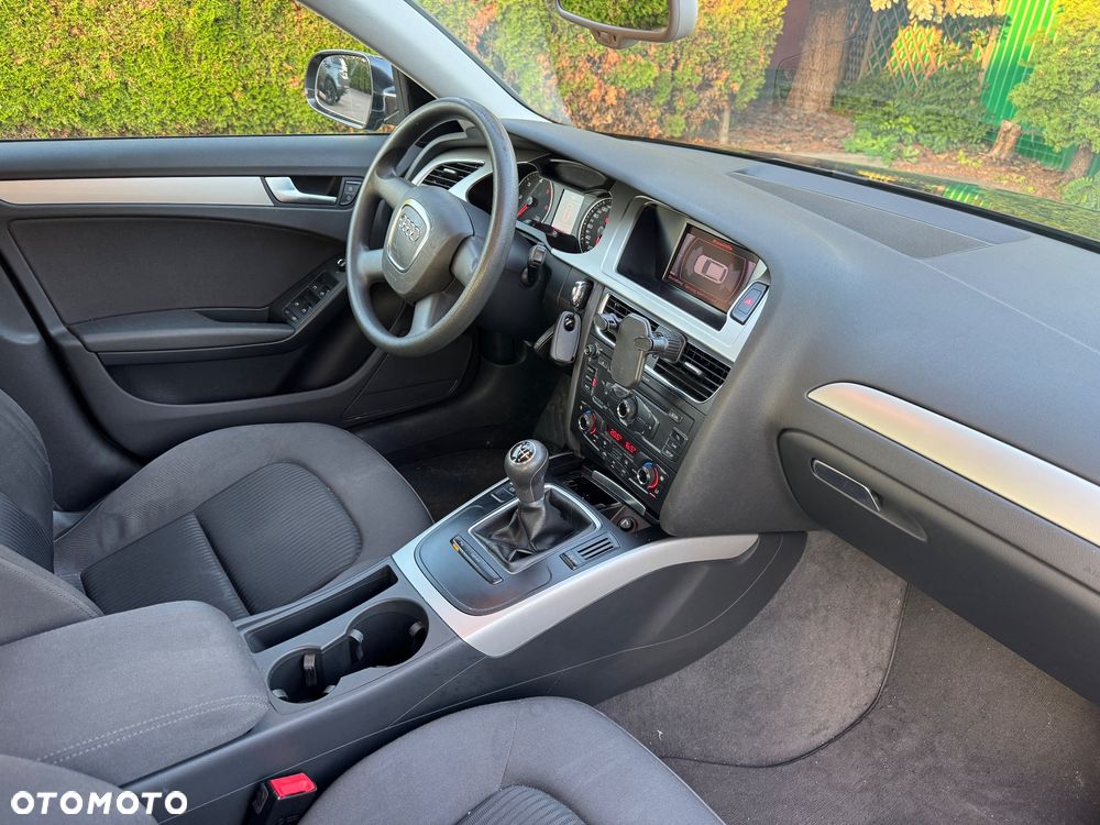 Audi A4 Avant 2.0 TDI DPF Ambiente - 17