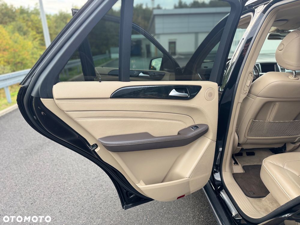 Mercedes-Benz ML 350 BlueTec 4-Matic - 24