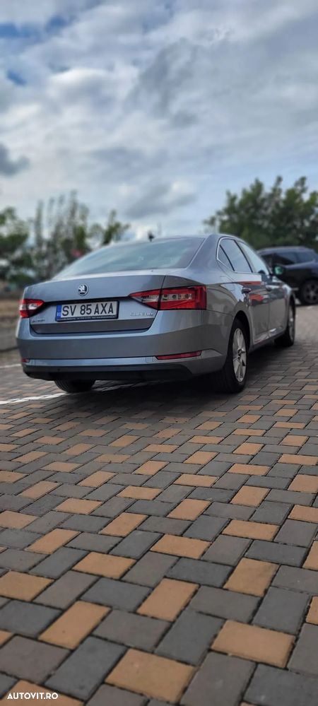 Skoda Superb 2.0 TDI DSG Ambition - 4