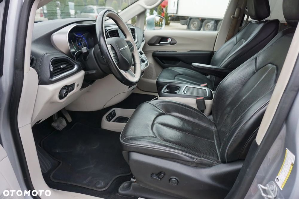 Chrysler Pacifica - 16