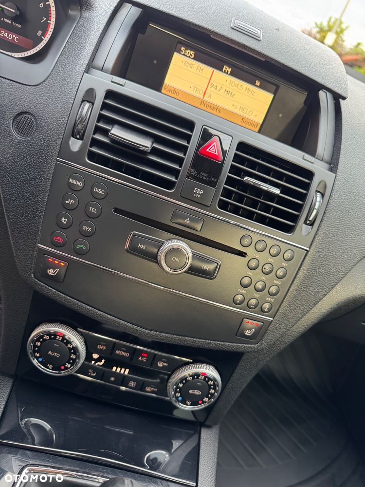 Mercedes-Benz Klasa C 180 Kompressor BlueEFFICIENCY Elegance - 30