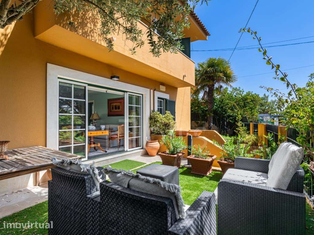 Moradia T4 + 1 com jardim, piscina e garagem no Estoril - Grande imagem: 3/30