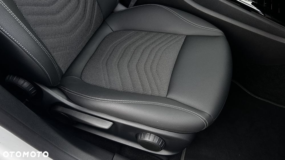 Mercedes-Benz CLA 200 7G-DCT - 24