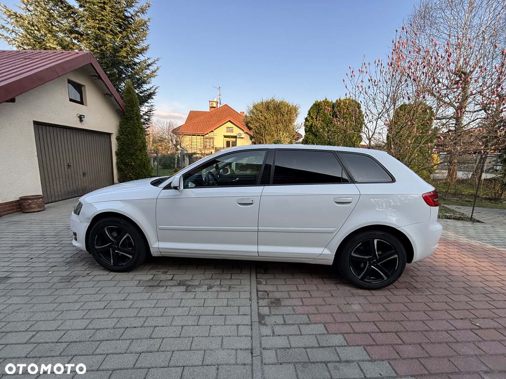 Audi A3 Sportback 1.6 Ambiente - 4