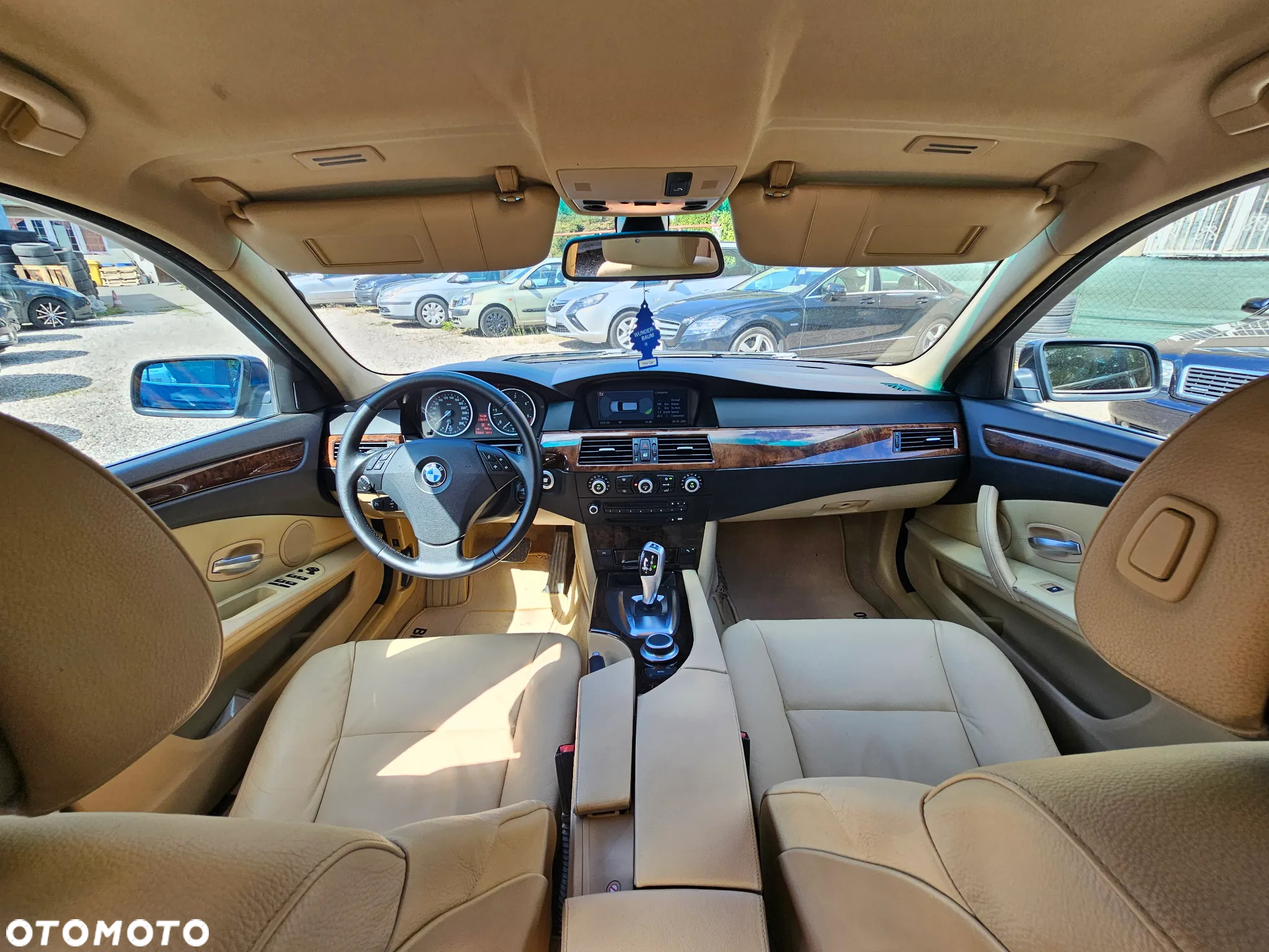 BMW Seria 5 530d xDrive Touring - 9