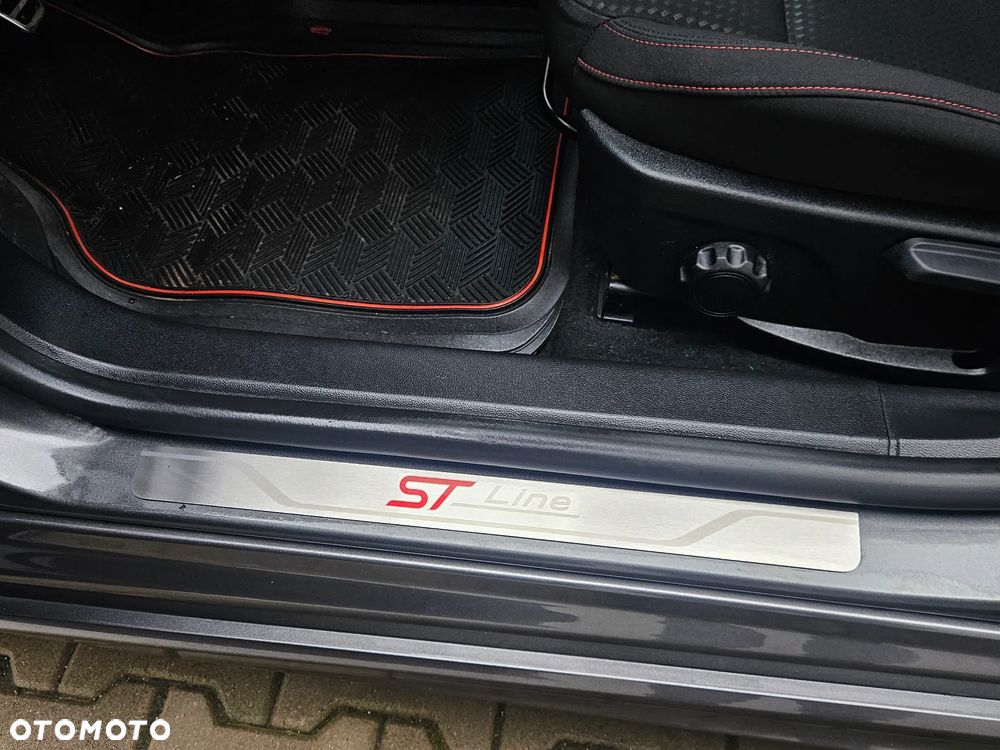 Ford Focus 1.5 TDCi DPF Start-Stopp-System ST-Line - 32