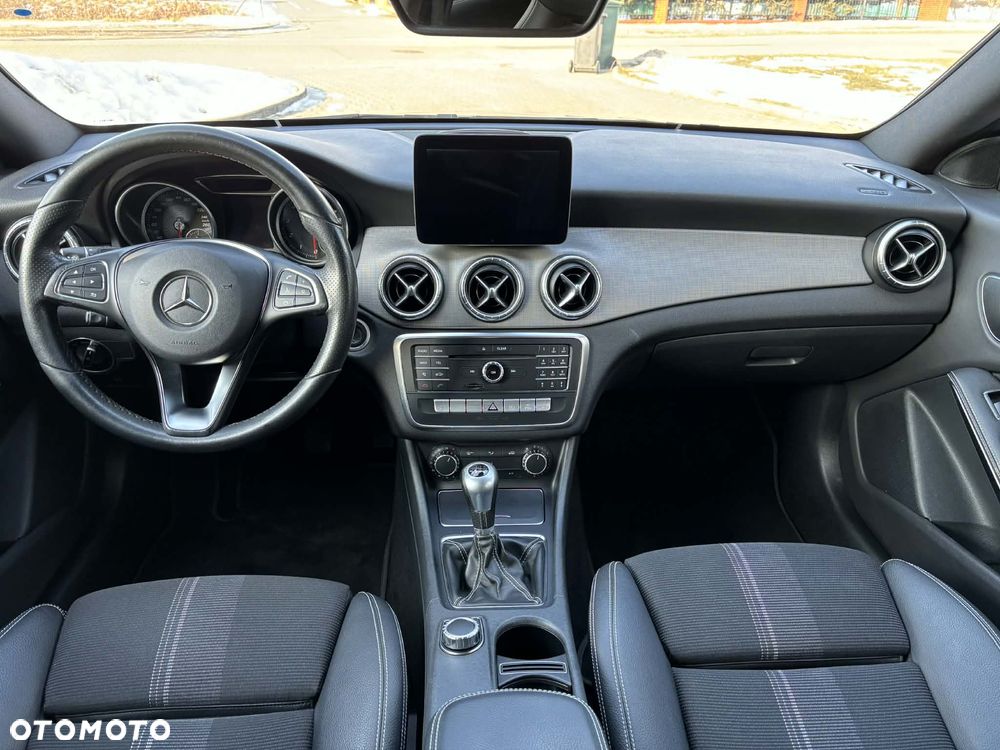 Mercedes-Benz CLA 180 Peak Edition - 7