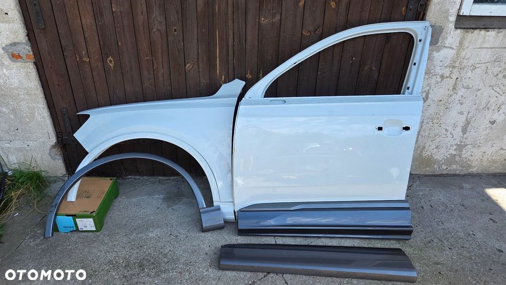 Drzwi lewe błotnik listwa przód Audi Q7 4M