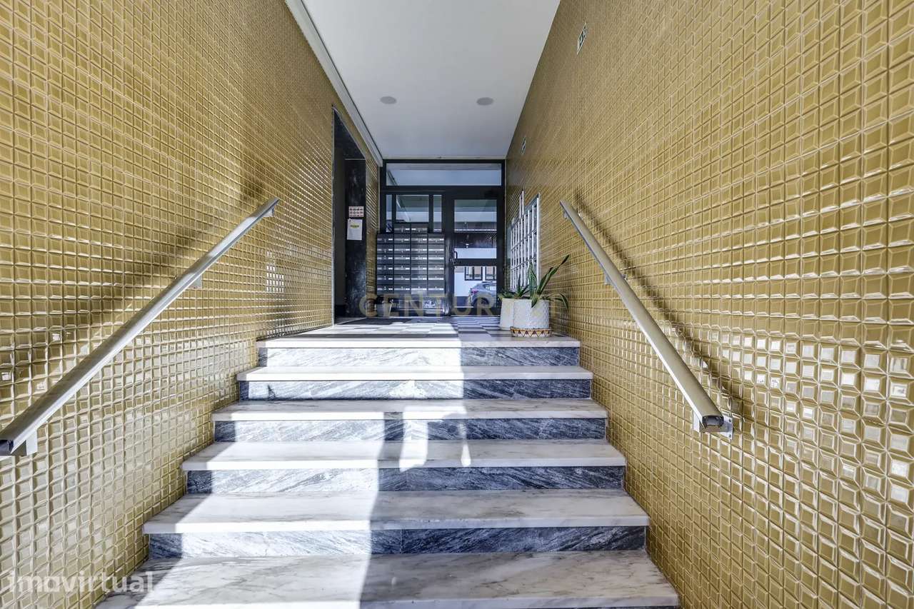 Apartamento T2 Renovado na Mina de Água, Amadora – Conforto e Localiza - Grande imagem: 2/25