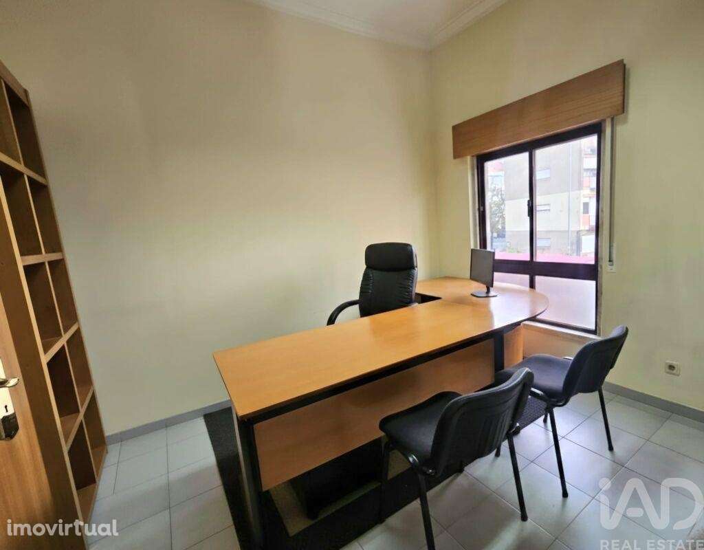 Loja / Estabelecimento Comercial T3 em Agualva E Mira-Sintra de 70,00 - Grande imagem: 3/15