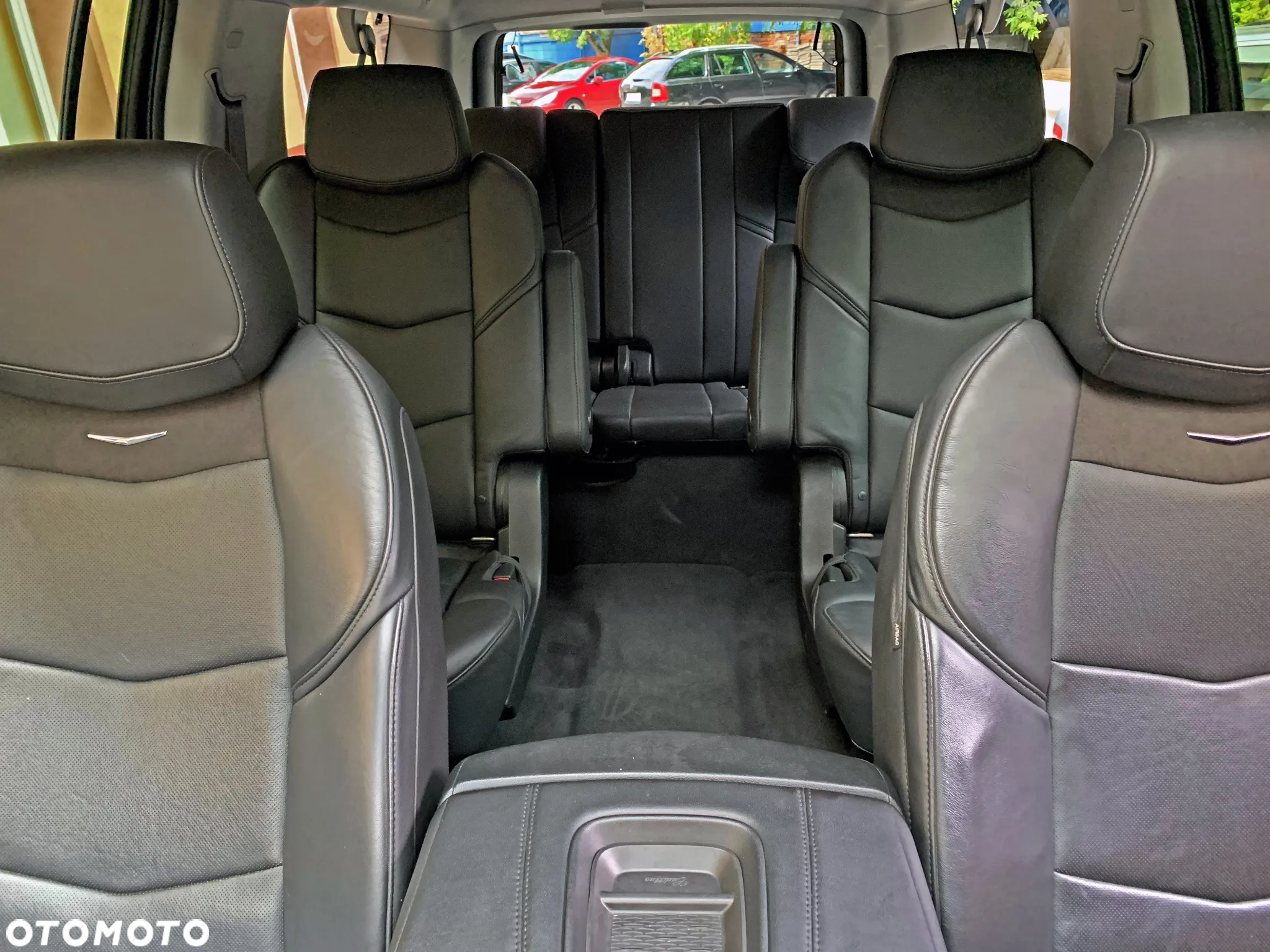 Cadillac Escalade ESV 6.2 V8 AWD AT Premium - 30