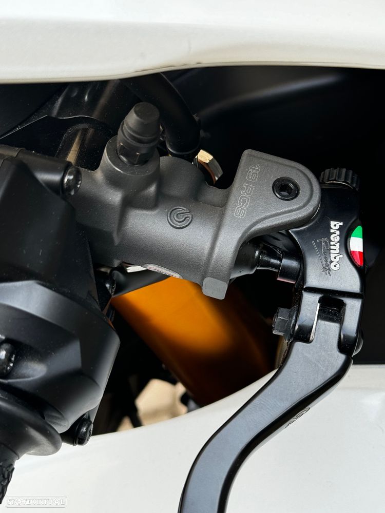 Yamaha YZF R1 - 9