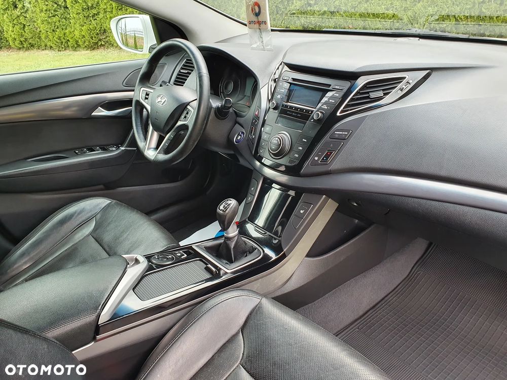 Hyundai i40 Kombi blue 1.6 Trend - 16