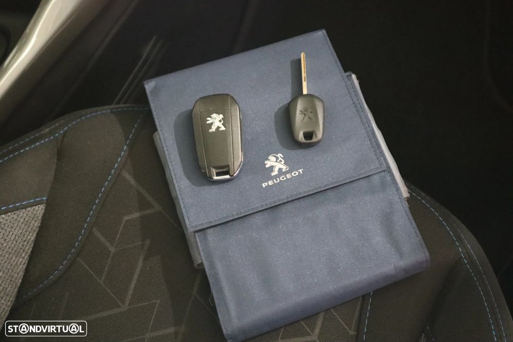 Peugeot 2008 1.2 PureTech Style - 36