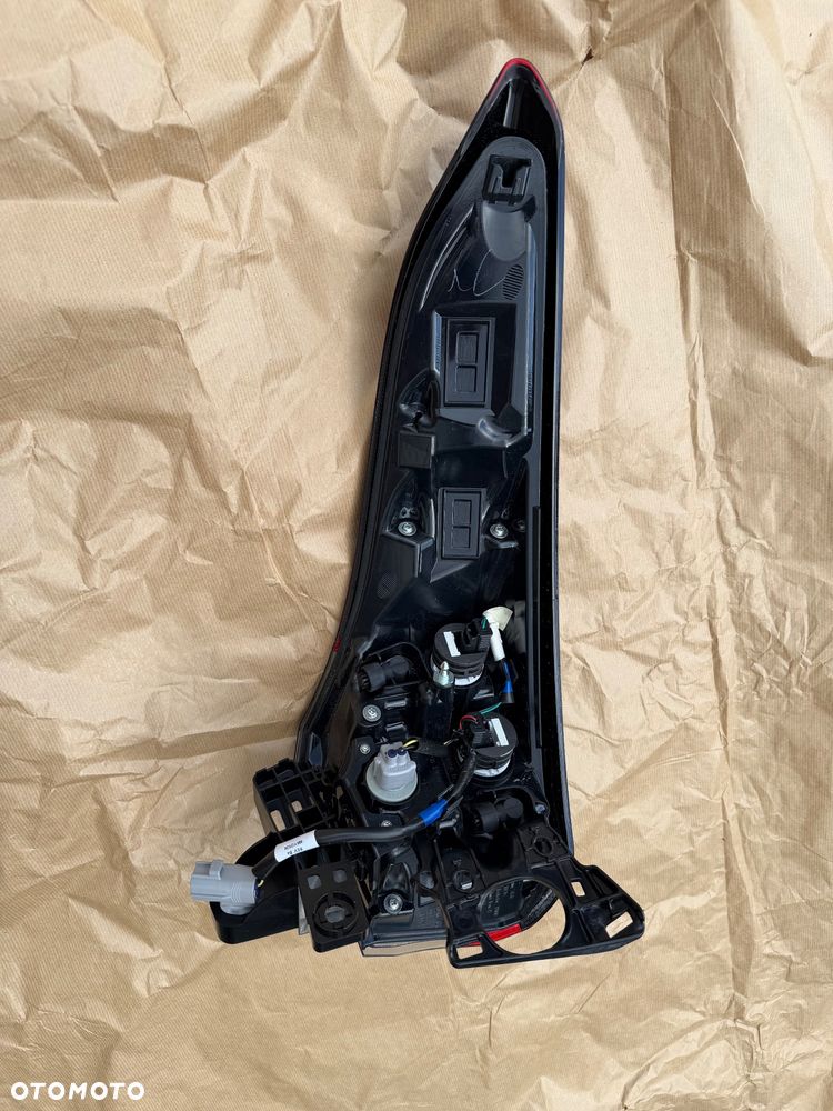 LAMPA PRAWA PRAWY TYŁ TYLNA TOYOTA HIGHLANDER IV 19- - 4