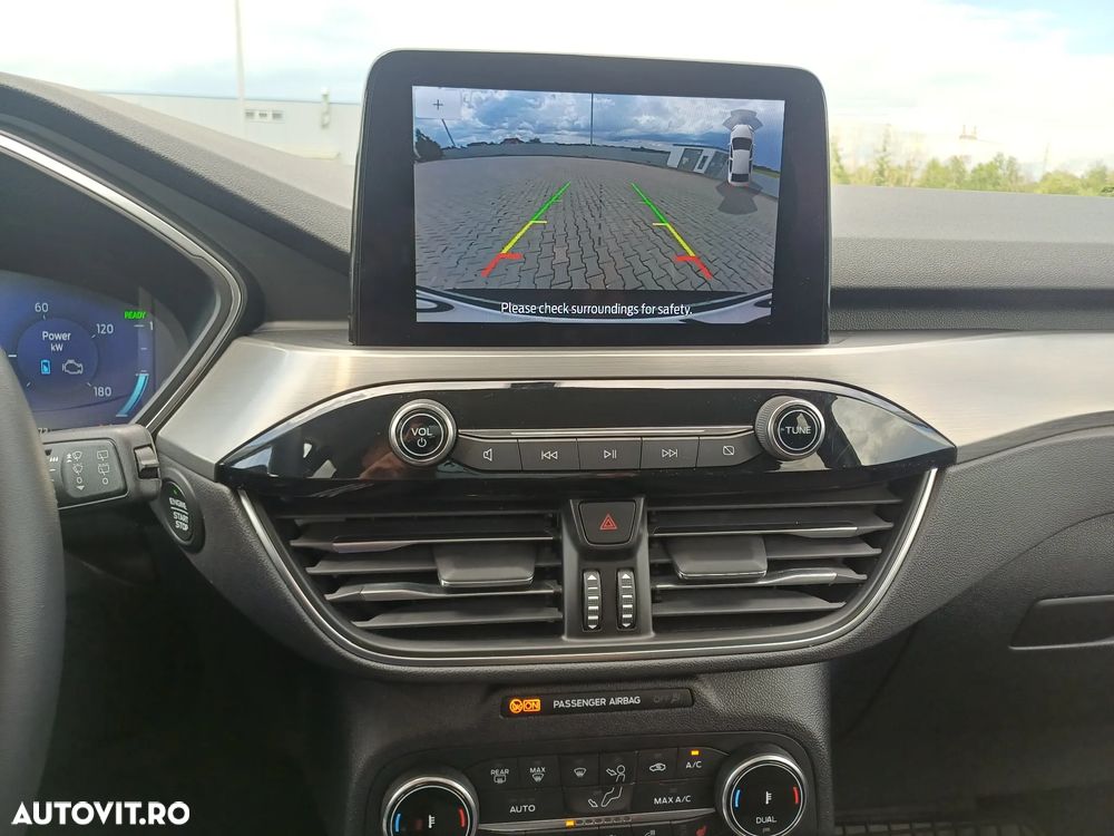 FORD Kuga 2023 — imagine 13