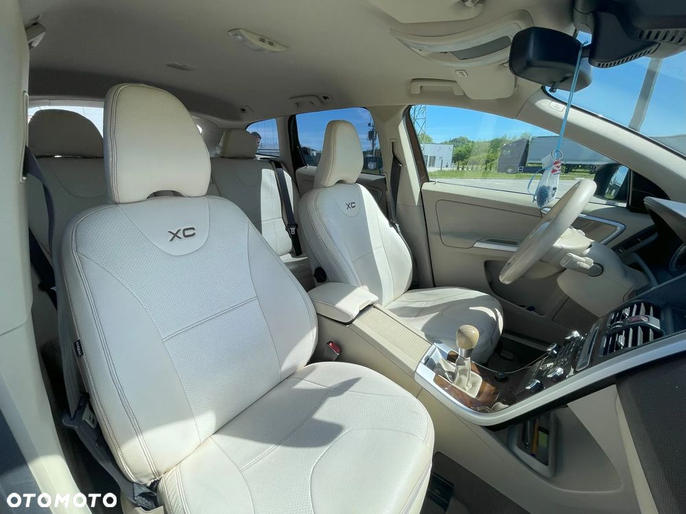 Volvo XC 60 D5 AWD - 11