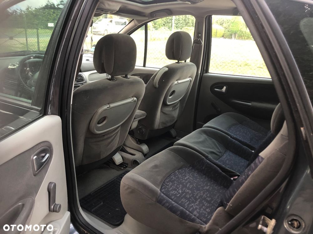 Renault Scenic 1.6 16V Authentique - 10