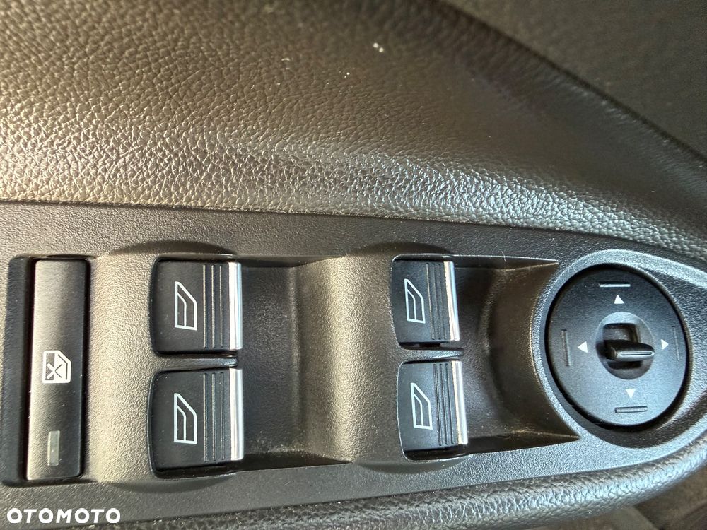 Ford Kuga 1.5 EcoBoost 2x4 Titanium - 12