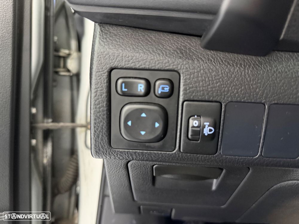 Toyota Auris 1.8 HSD Comfort +P.Sport+Navi - 28