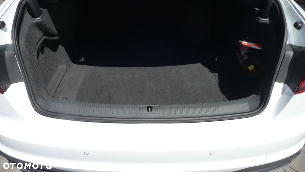 Audi A4 Limousine - 14