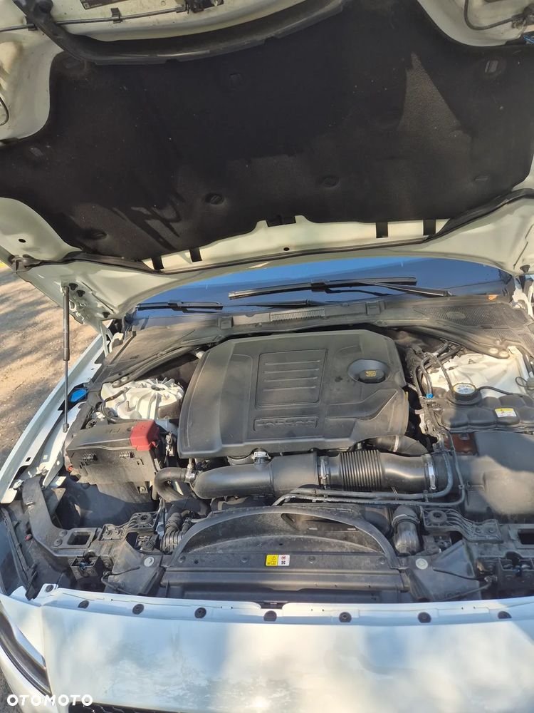Jaguar XF 2.0 T Prestige - 37