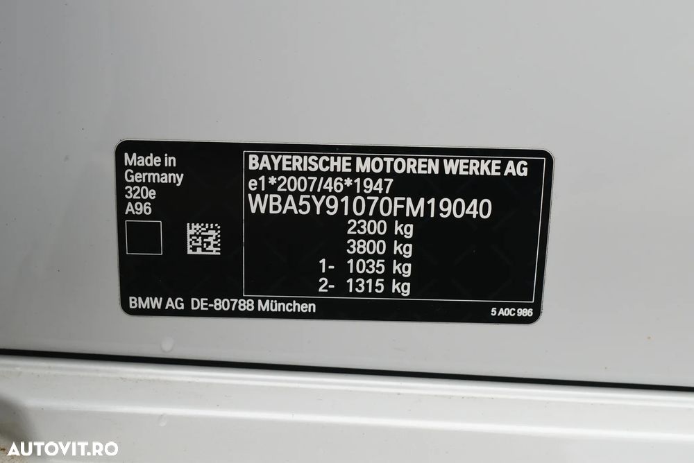 BMW Seria 3 320e AT PHEV - 32