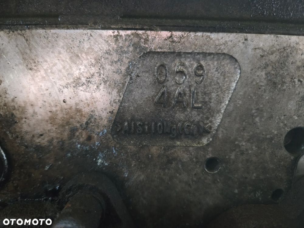GŁOWICA KOMPLETNA PRAWA LUB LEWA DO SILNIKA 3.0 TDI - 4