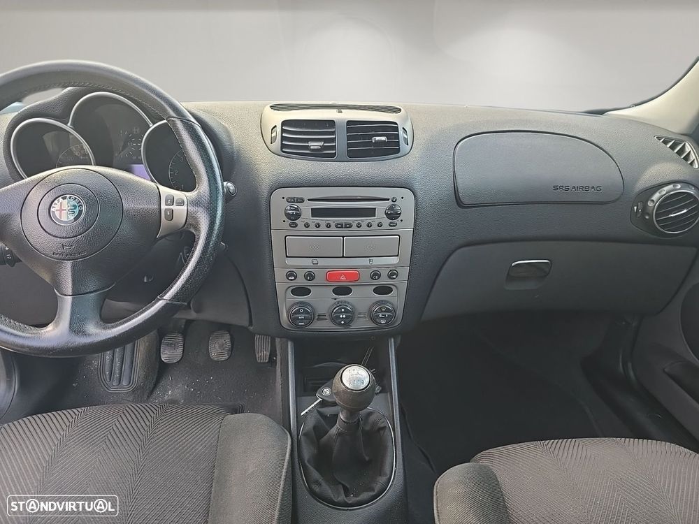 Alfa Romeo 147 1.9 JTD 16V Distinctive - 10