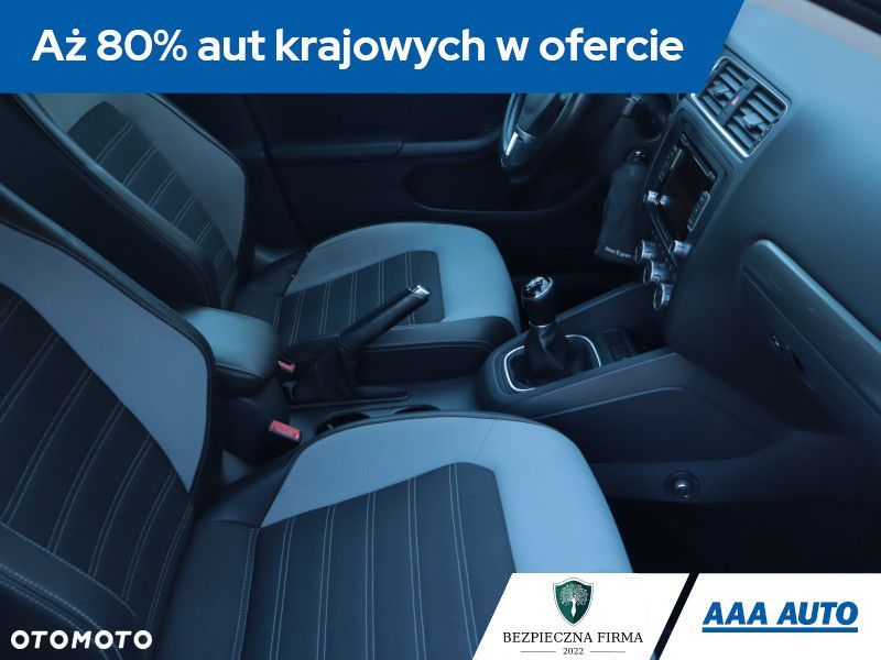 Volkswagen Jetta - 11