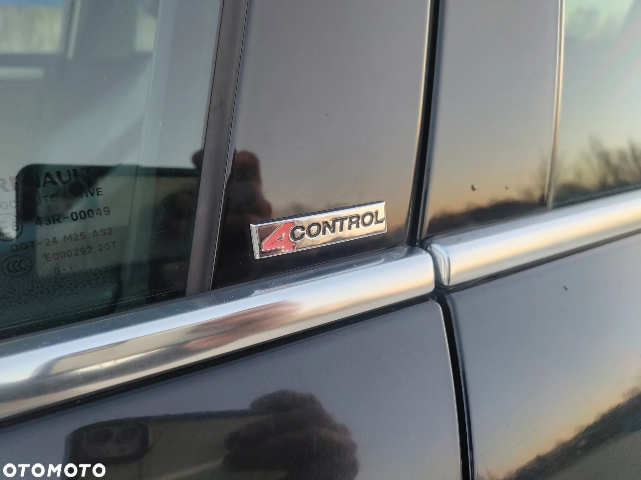 Renault Laguna 2.0 dCi Initiale - 12