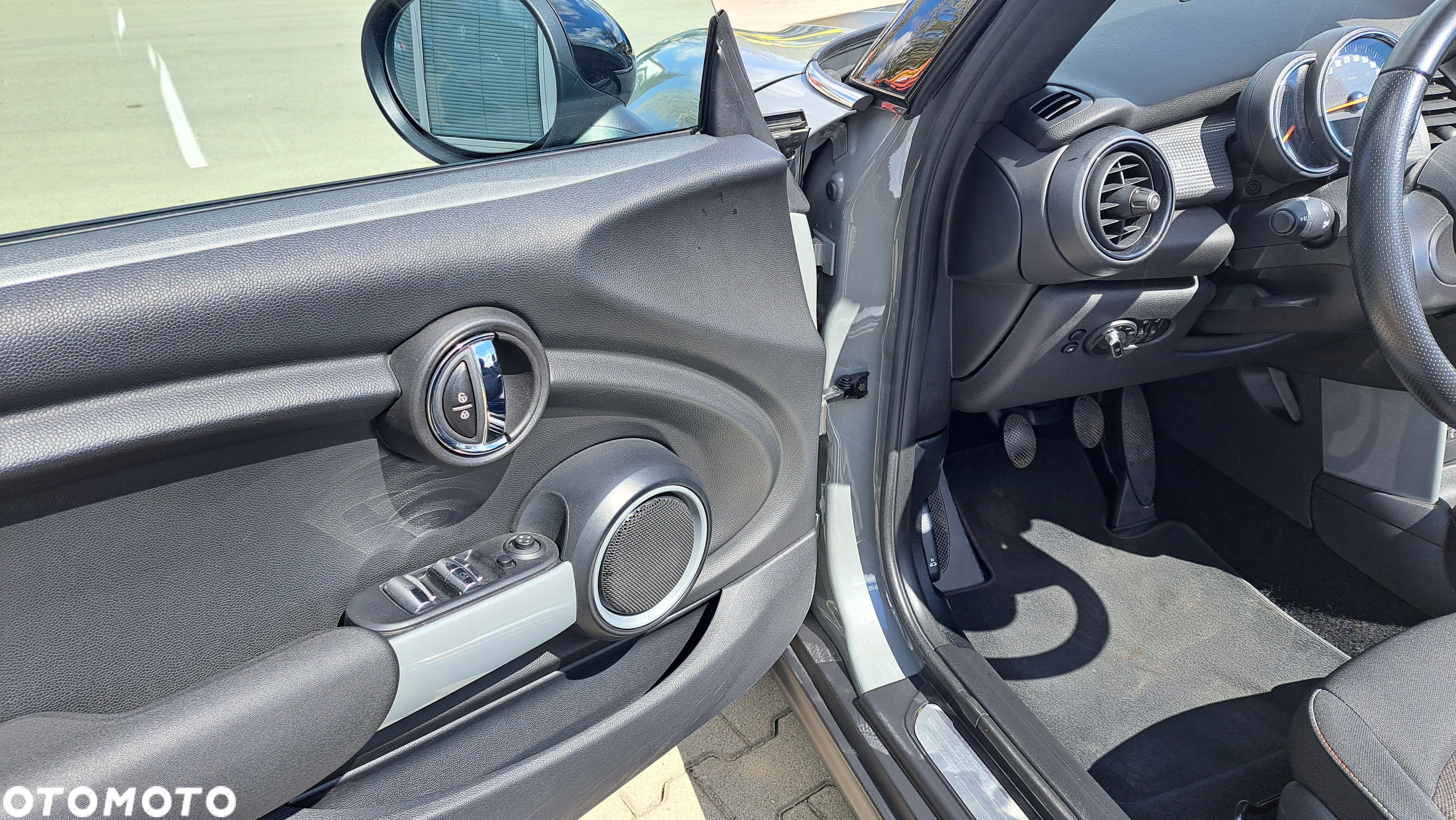 MINI ONE Cabrio Sidewalk Edition - 29