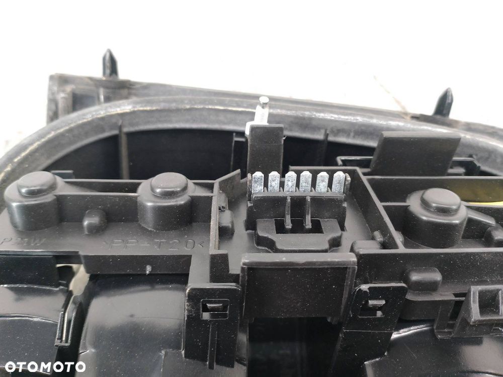 LAMPA TYLNA PRAWA OPEL VECTRA C 13130646 - 2