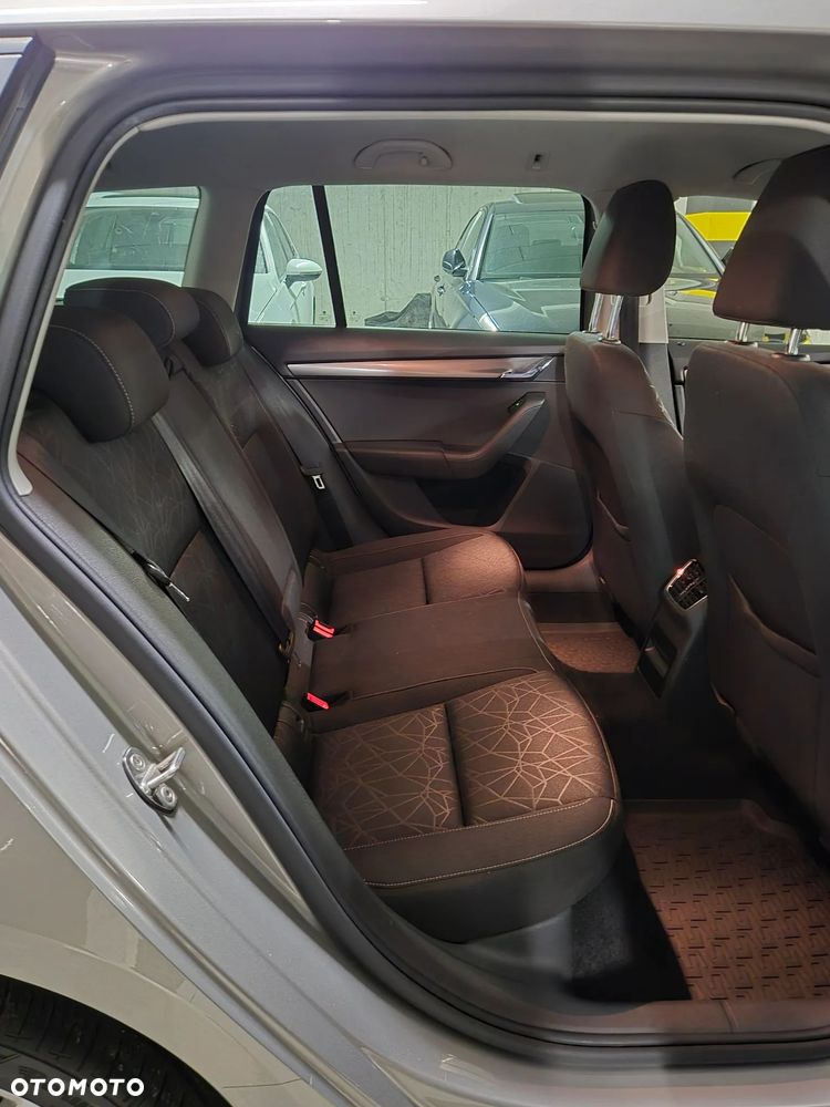 Skoda Octavia 1.8 TSI DSG Clever - 15