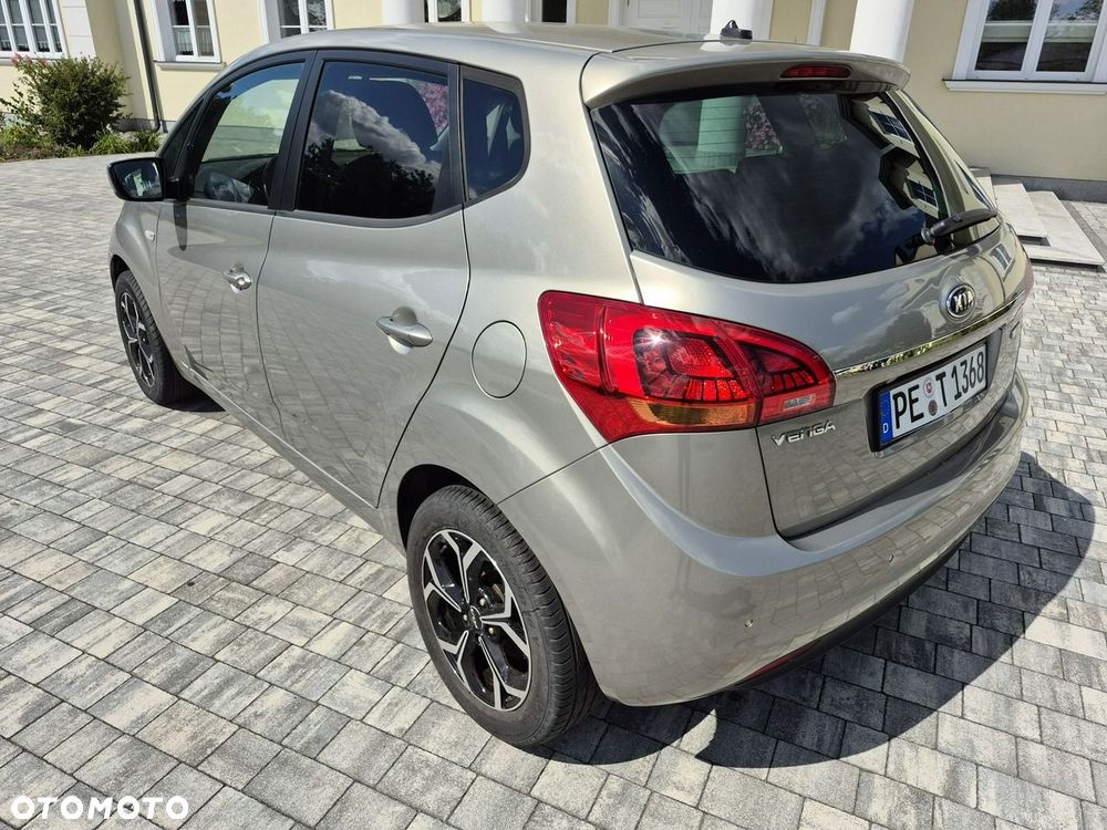 Kia Venga - 8