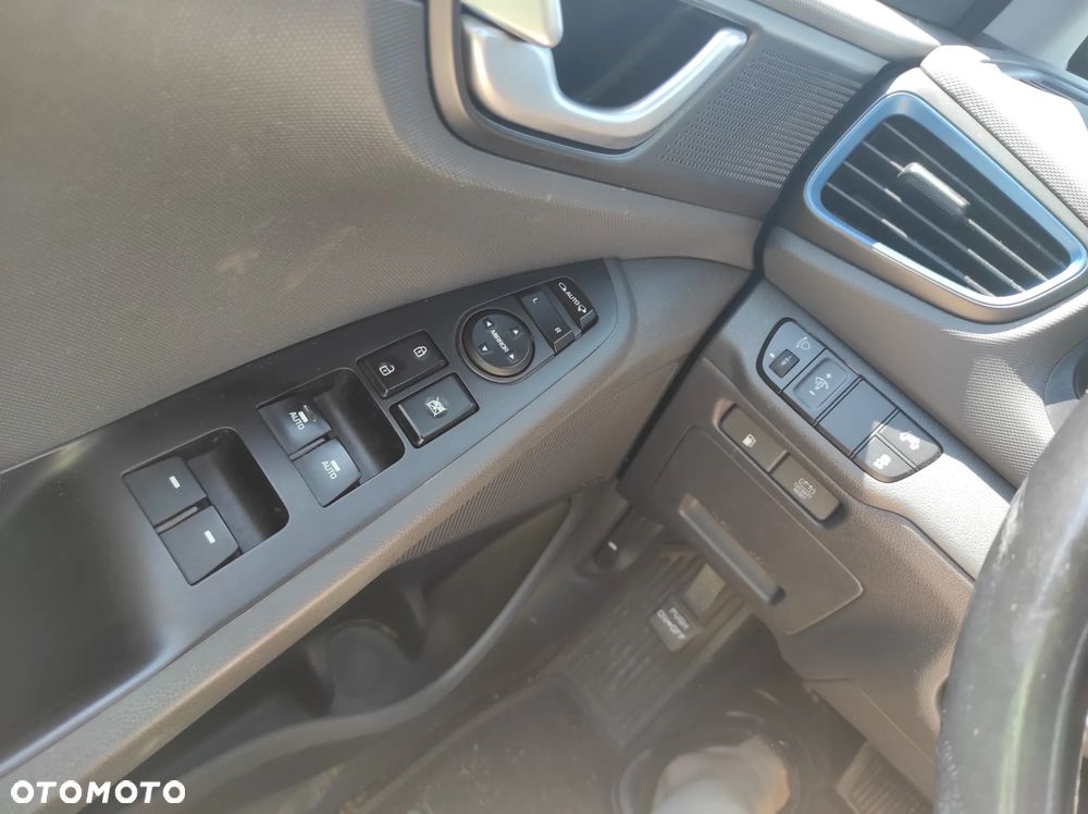Hyundai IONIQ - 16