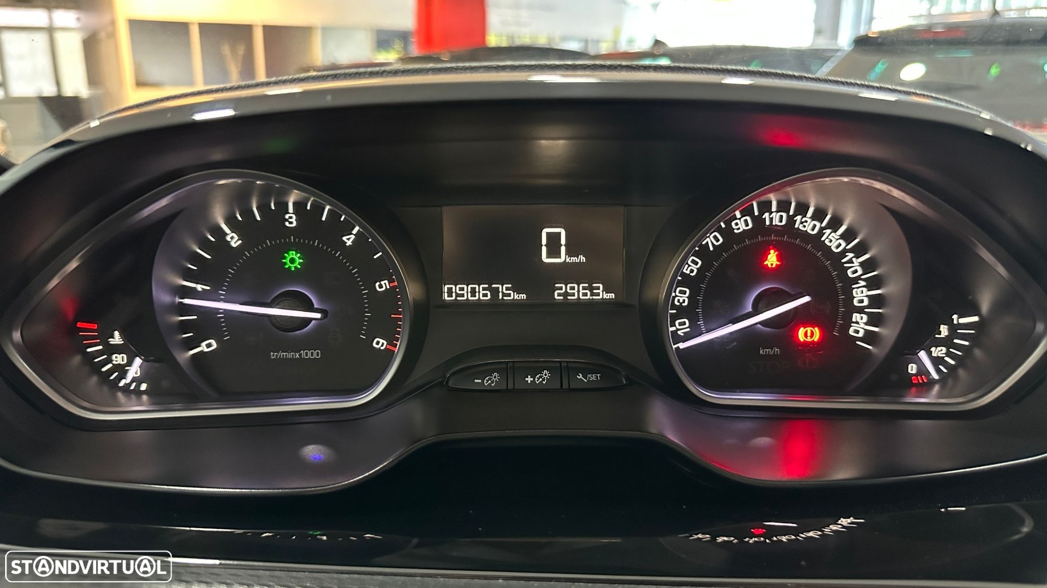 Peugeot 2008 1.6 BlueHDi Style - 25