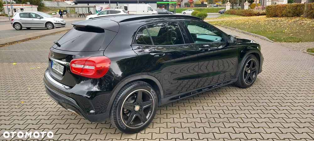 Mercedes-Benz GLA 180 7G-DCT AMG Line - 3