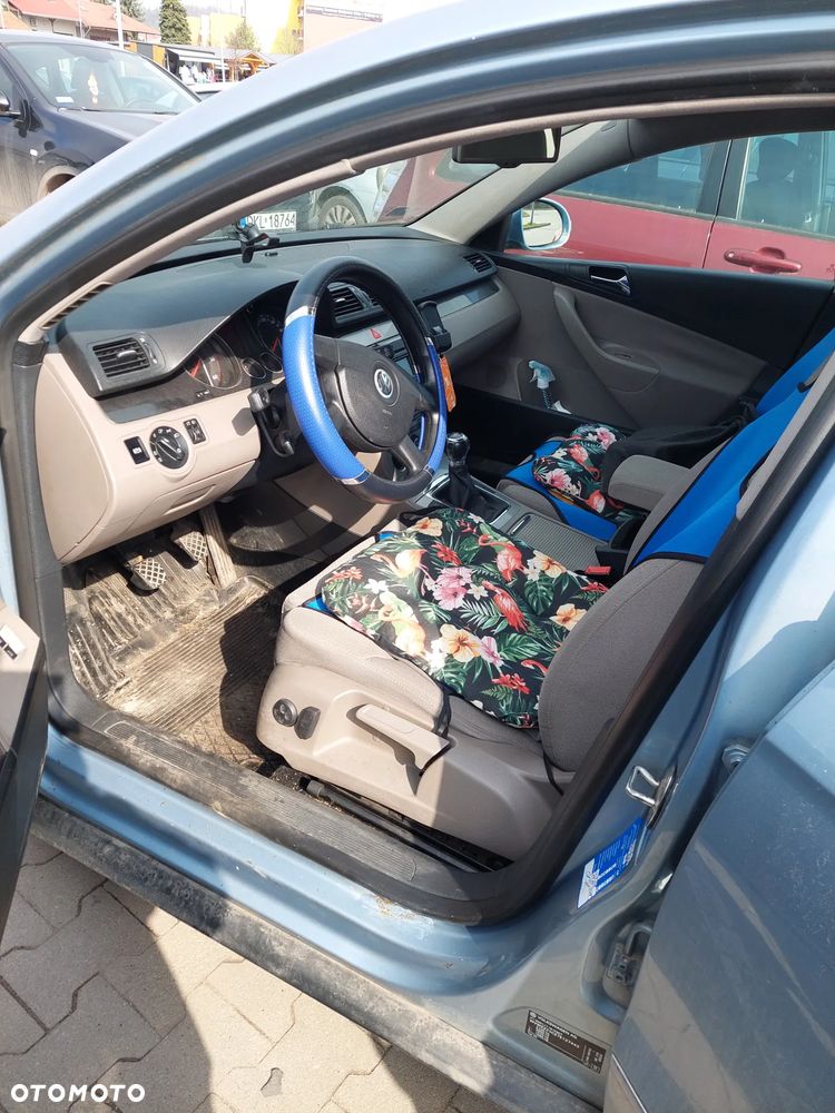 Volkswagen Passat - 1